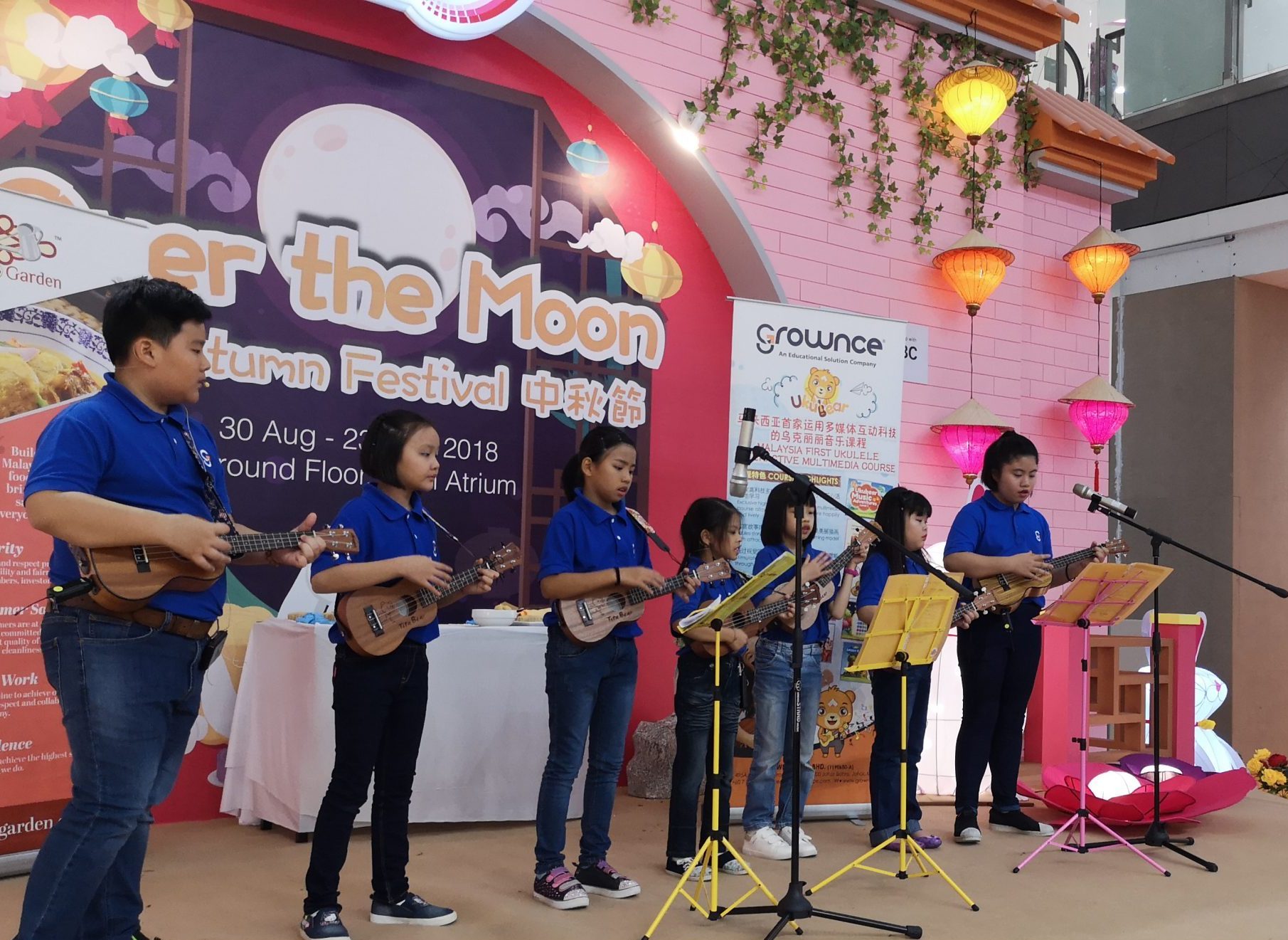 Paradigm Mall Johor Bahru invited Ukubear Student to perform on stage